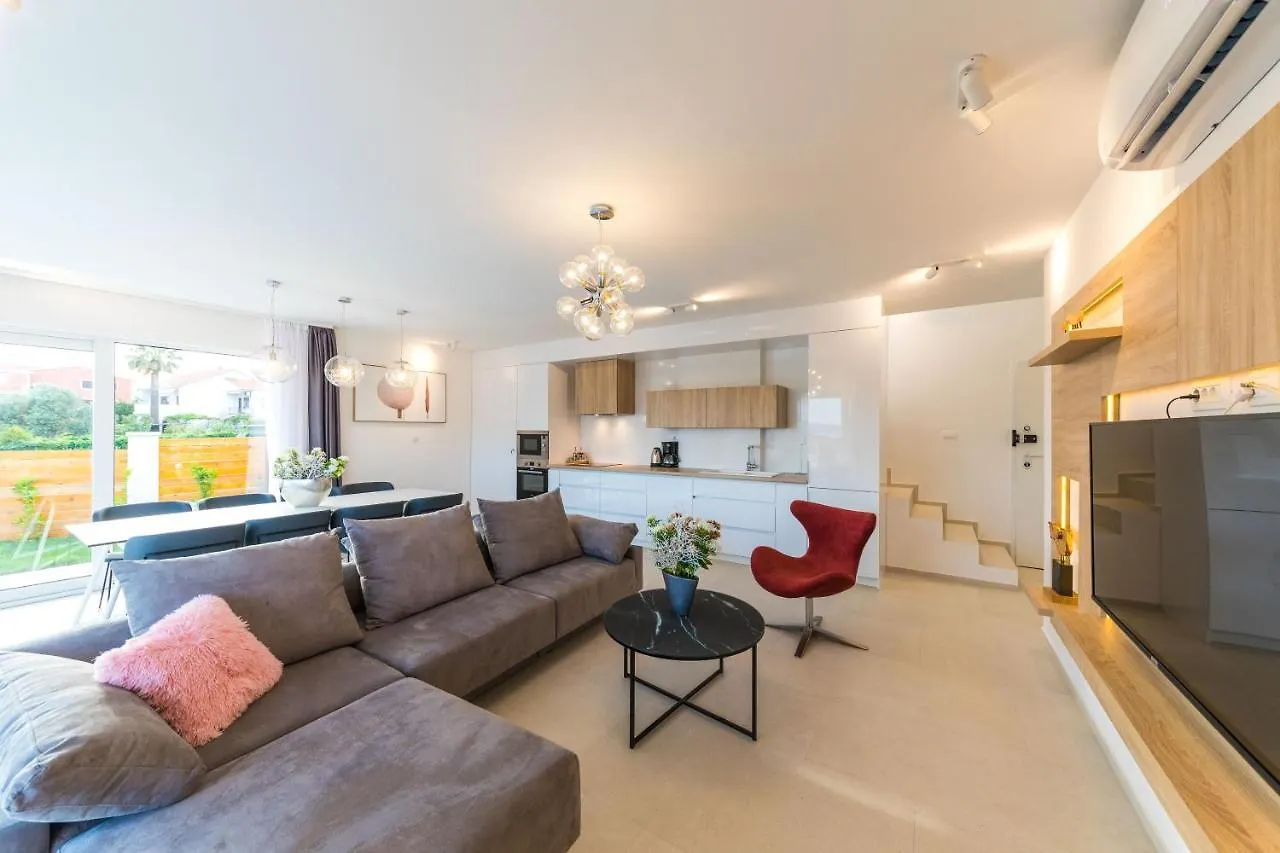Villa Nia Kastela 0*,