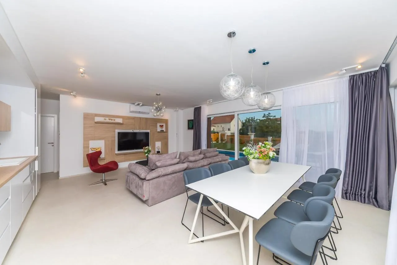 Villa Nia Kastela 0*,  Croatia