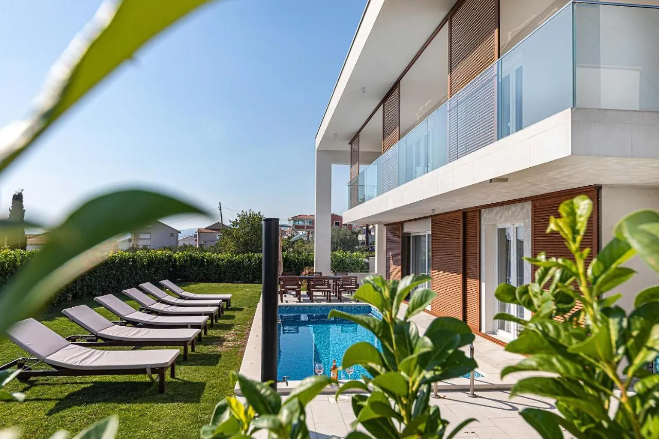 Villa Nia Kastela 0*,